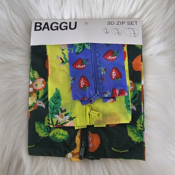 NWT BAGGU 3D Zip Pouch Set Needlepoint Fruit - Picture 4 of 4